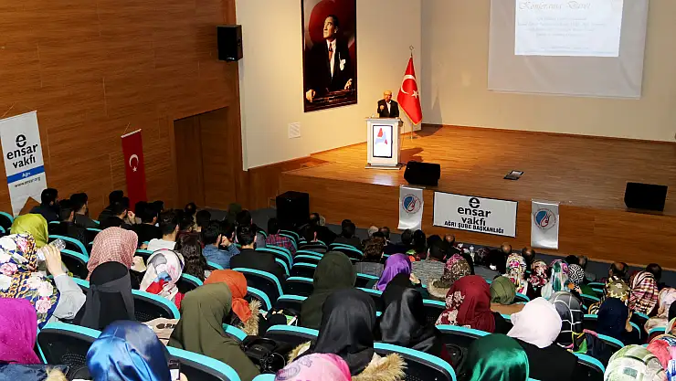 Ağrı İÇÜ'de 'Gençliğin Kişilik İnşası' konulu konferansı