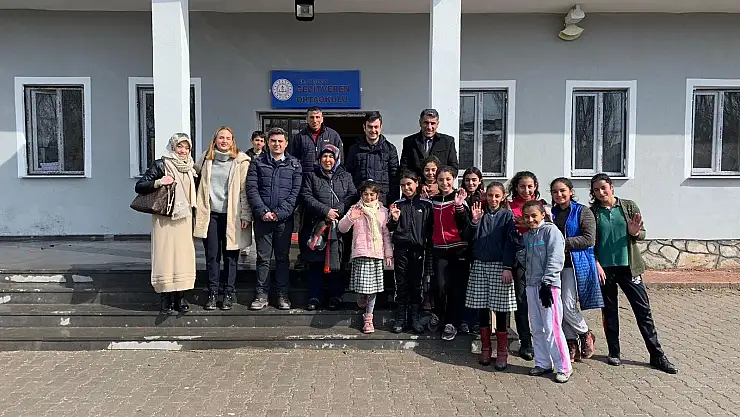 Ağrı'da hayatını öğrencilerine adayan öğretmen