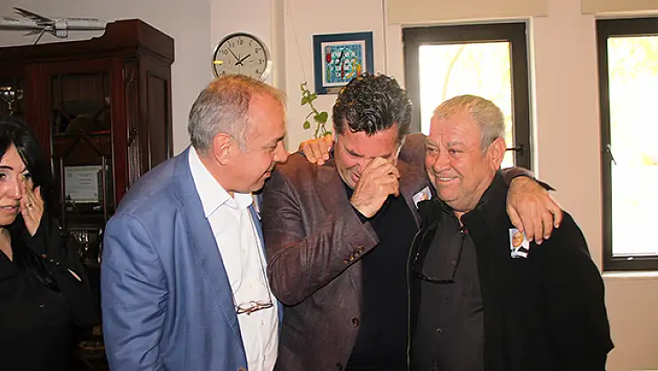 Belediye başkanı gözyaşlarına boğuldu