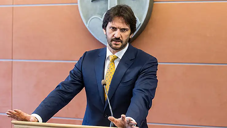 O ülkenin İçişleri Bakanı istifa etti