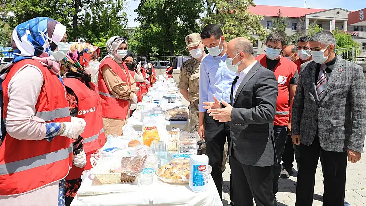 Ağrı Türk Kızılay Şubesinden Filistin'e yardım kampanyası