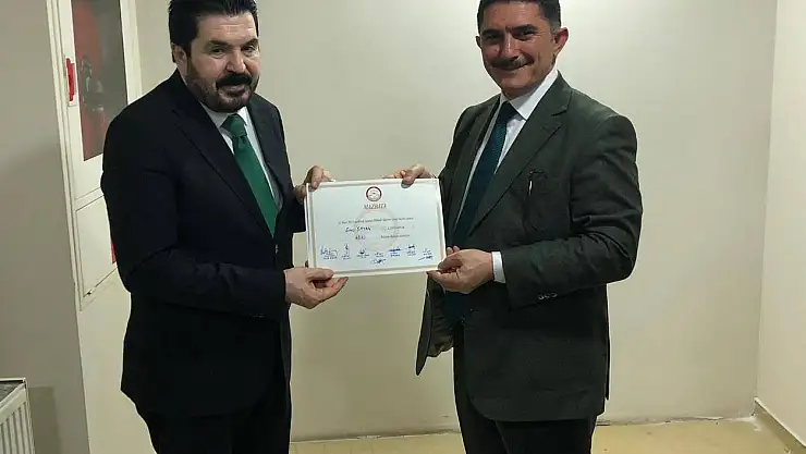 Ağrı'nın yeni başkanı Sayan mazbatasını aldı