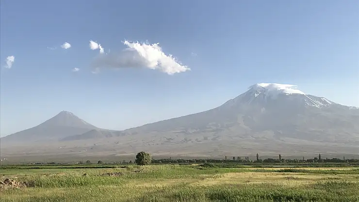 Ağrı Dağı heybetiyle misafirlerini ağırlıyor