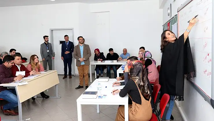 Ağrı'da Lugat Bilgisi ve Osmanlıca Okuma yarışması