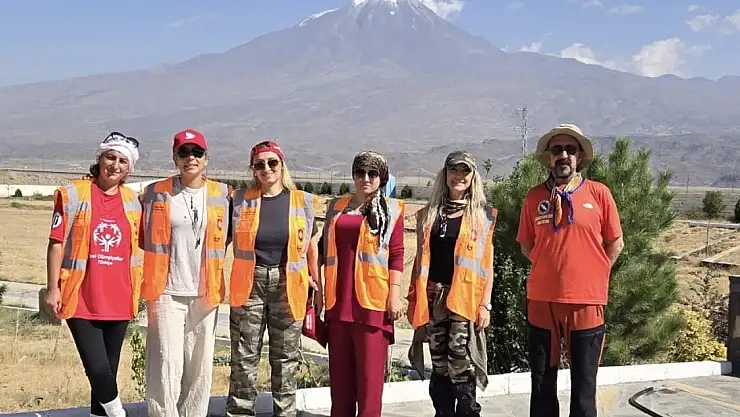 12 kadın dağcı Ağrı Dağı'nda zirve tırmanışına başladı