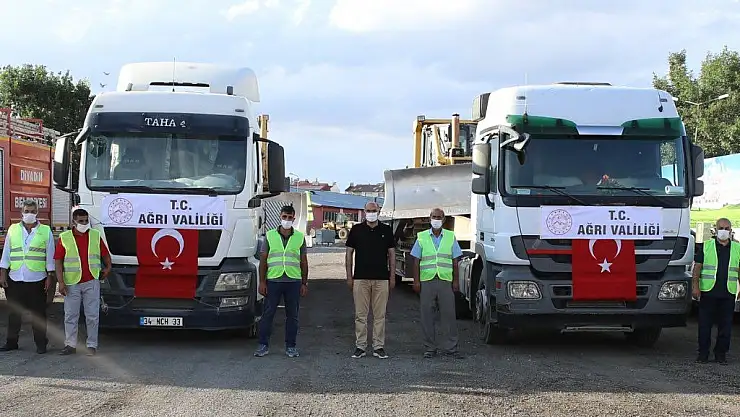 Ağrı'dan yangınlara iş makinesi desteği