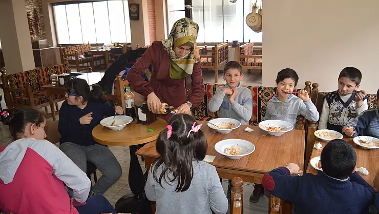 Ağrı'da engelli çocuklara ücretsiz yemek veriyorlar