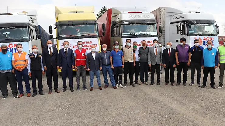 Afetzedeler için Ağrı'dan 4 tır gıda ve ihtiyaç malzemesi yola çıktı