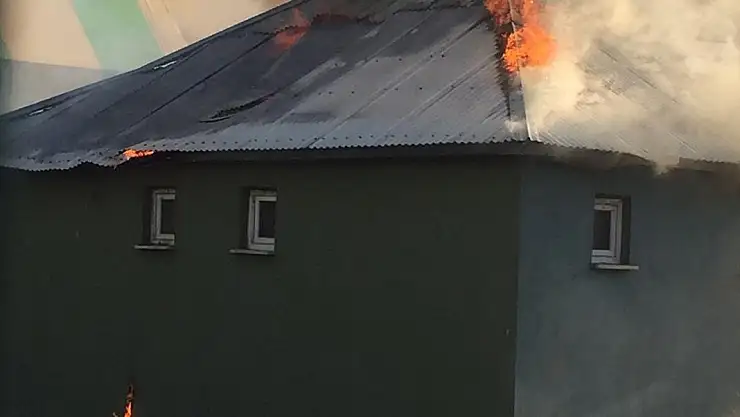 Ağrı'da yüksek gerilim hattında meydana gelen patlama yangına neden oldu