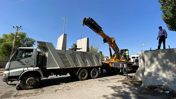Diyadin'de güvenlik duvarları kaldırıldı