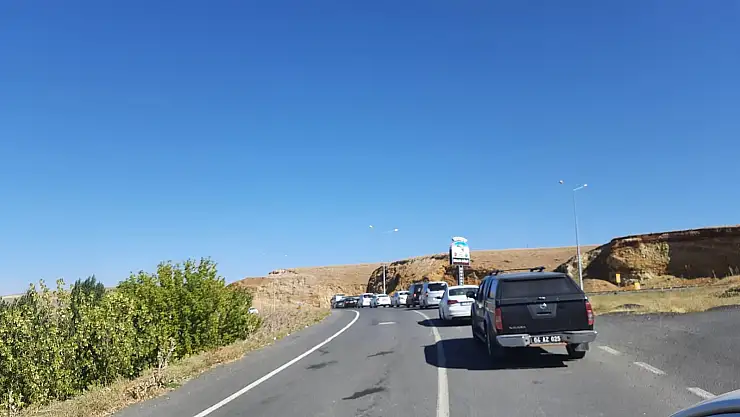 Taşlıçay kaymakamı konvoyla uğurlandı