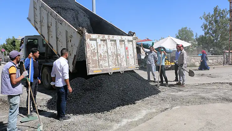 Diyadin'de asfaltlama çalışmaları devam ediyor
