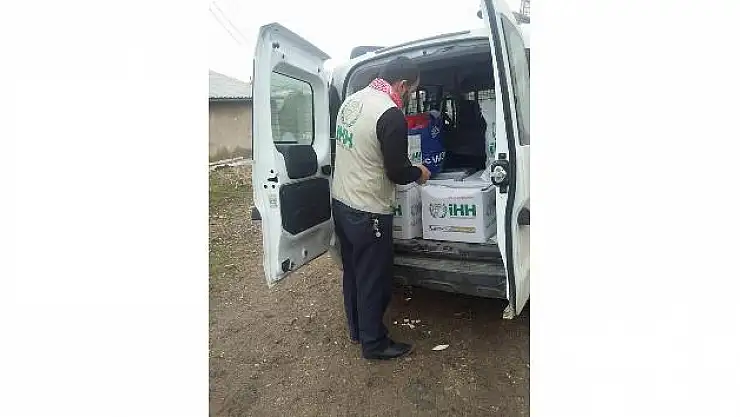 Ağrı'da gıda yardımları devam ediyor