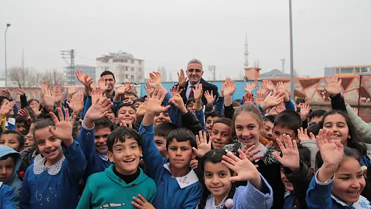14 Nisan İlkokulun'da miniklerin coşkusu yüzleri güldürdü