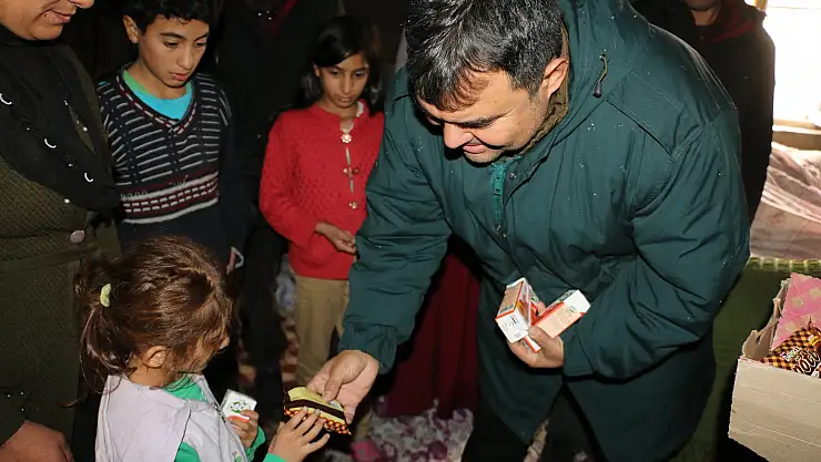 Diyadin Kaymakamlığı'ndan evi yanan aileye büyük destek