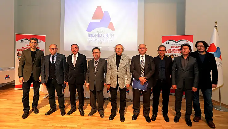 AİÇÜ'de Türkiye'de aile değerlerinin bugünü ve geleceği paneli düzenlendi