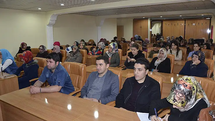 Kadınlara mutlu evliliğin sırları anlatıldı