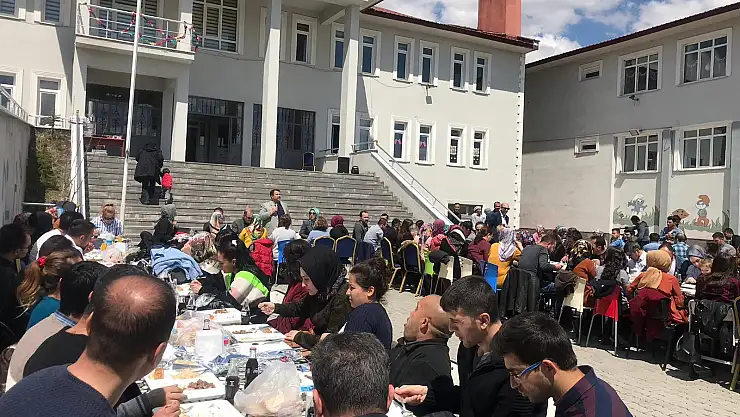 Ağrı'da aday öğretmenlere moral yemeği