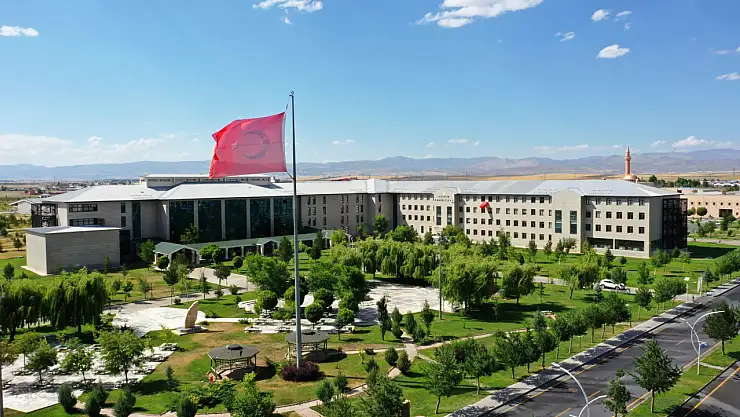 15 Temmuz anısına Ağrı'da kampüs kırmızıya büründü