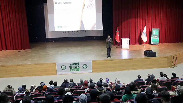 AİÇÜ'de bağımlılıkla mücadele konferansı düzenlendi