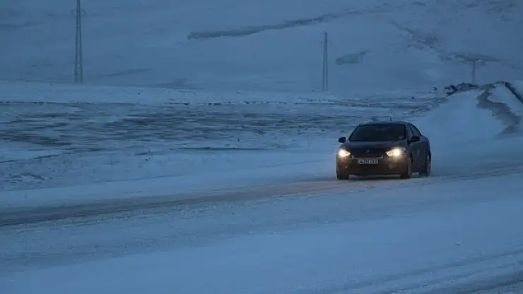 Kars Nisan ayına karla giriyor