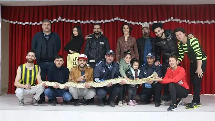 Diyadin'de Pitonlu Ramazan Sirk Gösterisi yoğun ilgi gördü