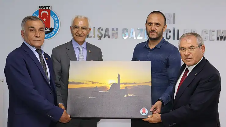 CHP Milletvekillerinden Ağrı Çalışan Gazeteciler Cemiyeti'ne ziyaret