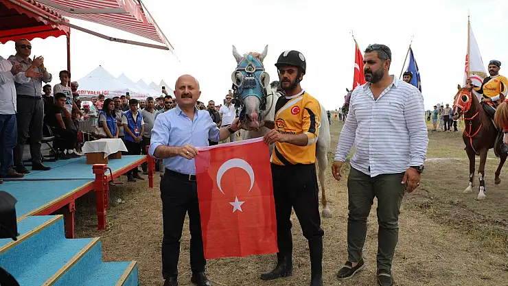 Ağrı'da Mahalli At Yarışları ve At Şenliği renkli görüntülere sahne oldu