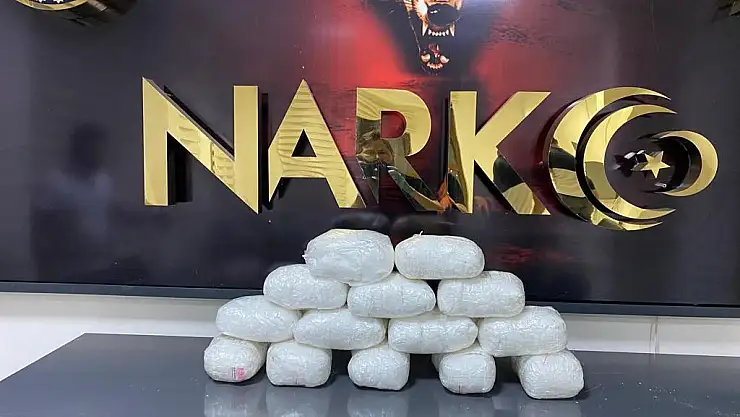 Ağrı'da 14 kilo 242 gram toz metamfetamin ele geçirildi
