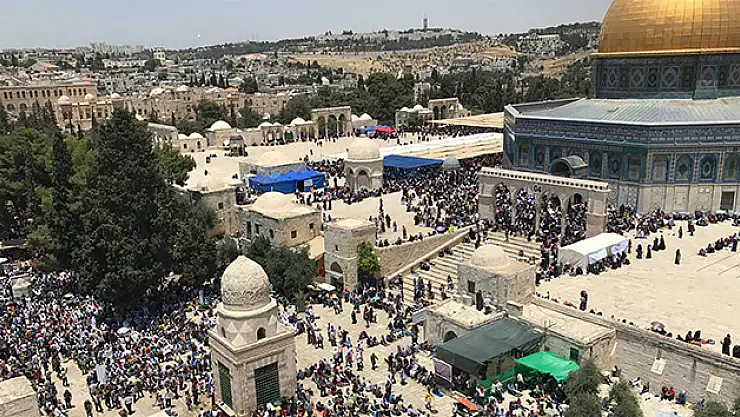 Mescid-Aksa'yı bastılar