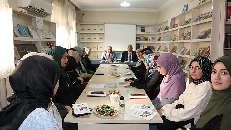 Büyük, 'Oku-Yorum' etkinliğinde gençlerle bir araya geliyor