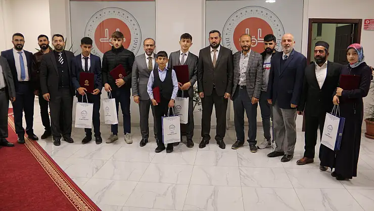 Hafızlar belgelerine kavuştu 