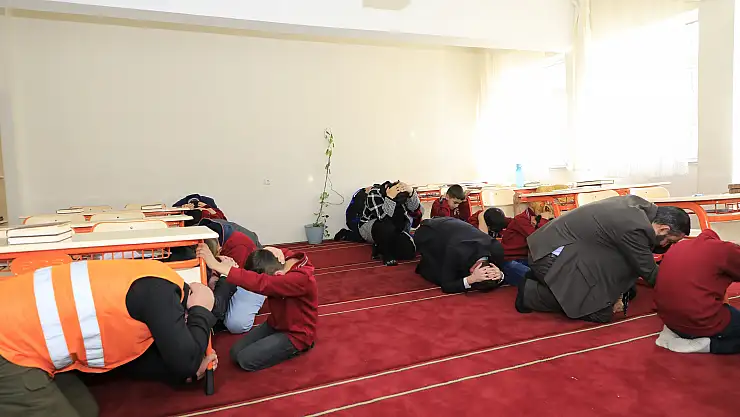 Ağrı'da Deprem Anı Uygulaması ve Tahliye Tatbikatı