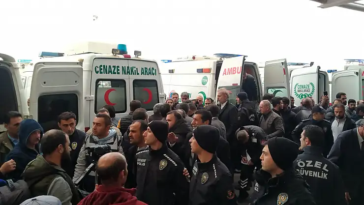 Ağrı'daki kazada hayatını kaybedenlerin cenazeleri yakınlarına teslim edildi