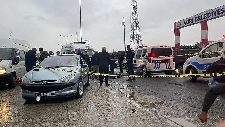 Ağrı'da otomobilin çarptığı yaya hayatını kaybetti