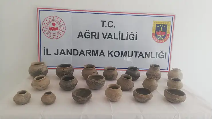 Ağrı'da 4 bin yıllık toprak çömlekler ele geçirildi