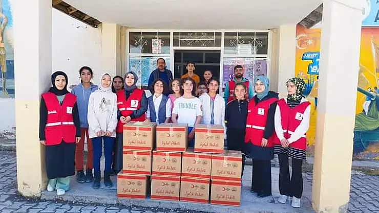 Ağrılı öğrencilerin iyilikle doldurduğu koliler ihtiyaç sahiplerine ulaştırılıyor