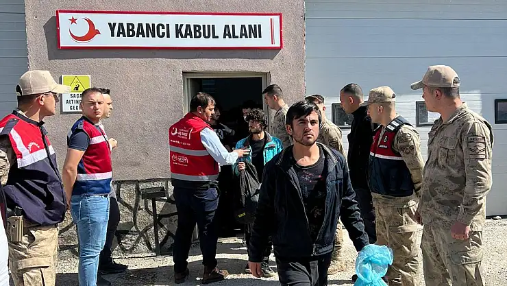 227 Afgan göçmen ülkelerine gönderildi