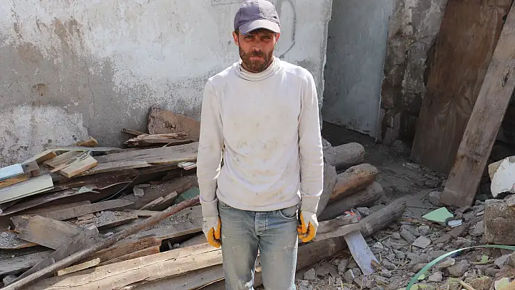 Kızıyla birlikte yıkık bir barakada yaşam mücadelesi veren hasta baba yardım bekliyor