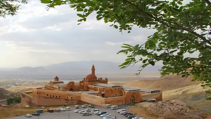 İshak Paşa Sarayı'nı bayramda 40 bin kişi ziyaret etti