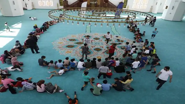 Ağrı'da öğrenciler hem Kur'an öğreniyor hem spor yapıyor