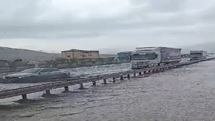 Ağrı'da sağanak yağış sel felaketine yol açtı