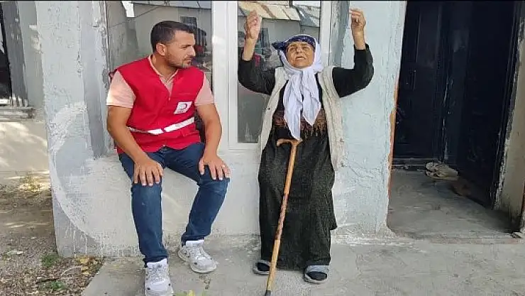 Kızılay Ağrı'da ihtiyaç sahibi ailelere un dağıttı