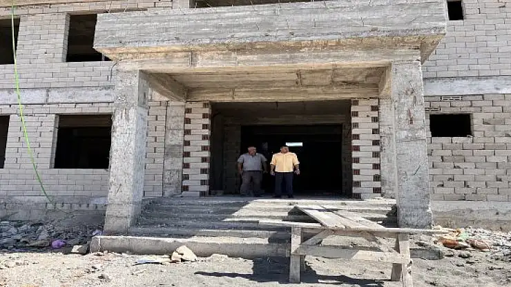 Doğubayazıt'ta yapımı devam eden okullar denetlendi