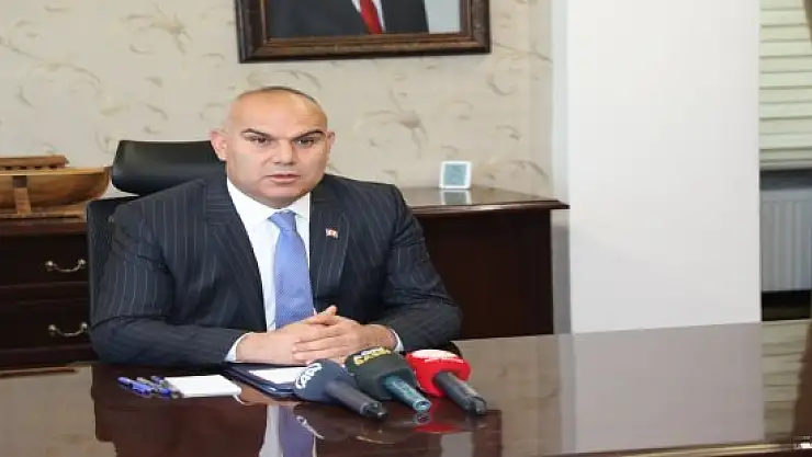 Ağrı Valisi Mustafa Koç, şehitlik ziyareti ile görevine başladı