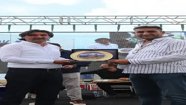 Ağrı'nın unutulmaya yüz tutmuş 104 türküsünü gün yüzüne çıkarıp kitaplaştırdılar