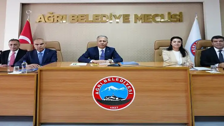 Bakan Yerlikaya, Ağrı Belediyesini ziyaret etti