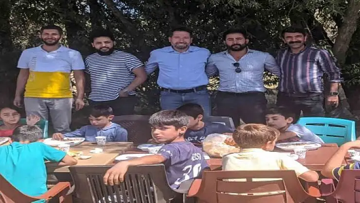 100 çocuğa yemek ve kırtasiye malzemesi dağıtıldı