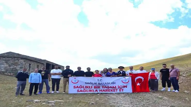 Ağrı'da sağlıklı yaşam için tarihi yolda yürüdüler