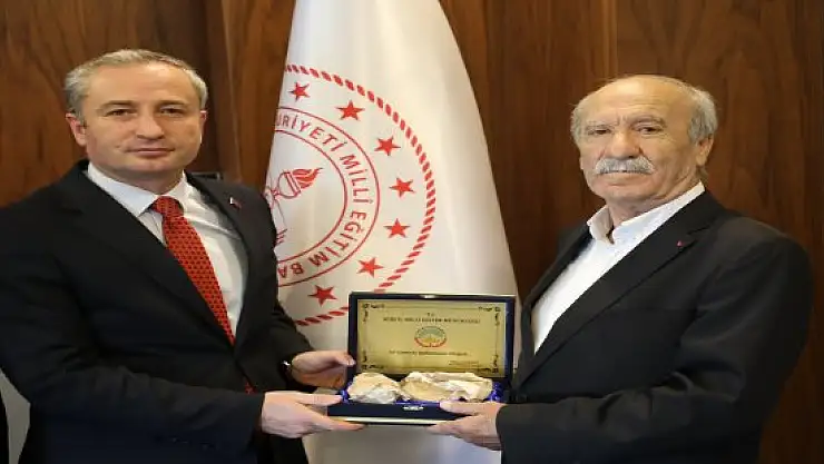 Ağrı'da 42 yıl boyunca eğitim hizmeti veren Rıfat Yüce emekli oldu